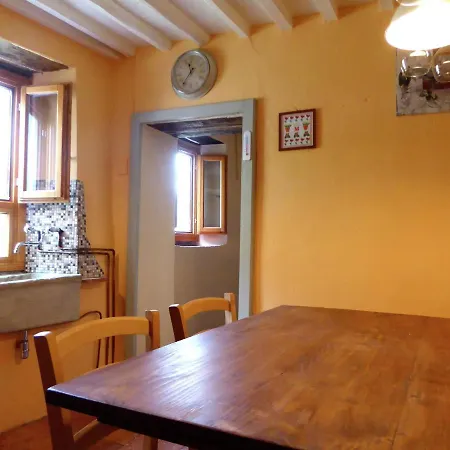 Characteristic Tuscan Flat * Lucchio